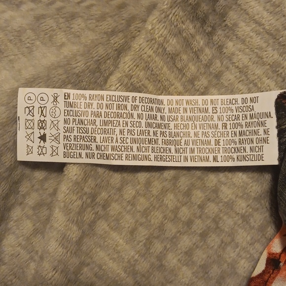 Forever 21 Floral Lace Top - Black and Pink NWT - Picture 6 of 6